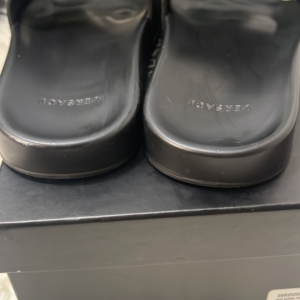 Beautiful Versace Slides - Picture 5 of 12